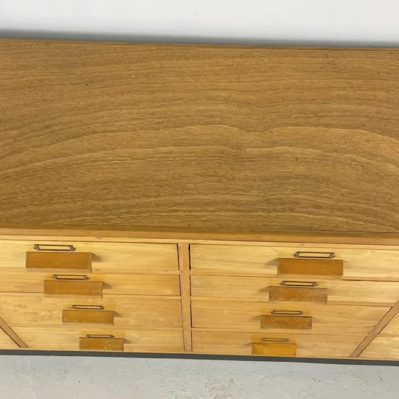 Pamono 16 Drawer Oak Shop Counter, 1950s> Worktables & Workbenches