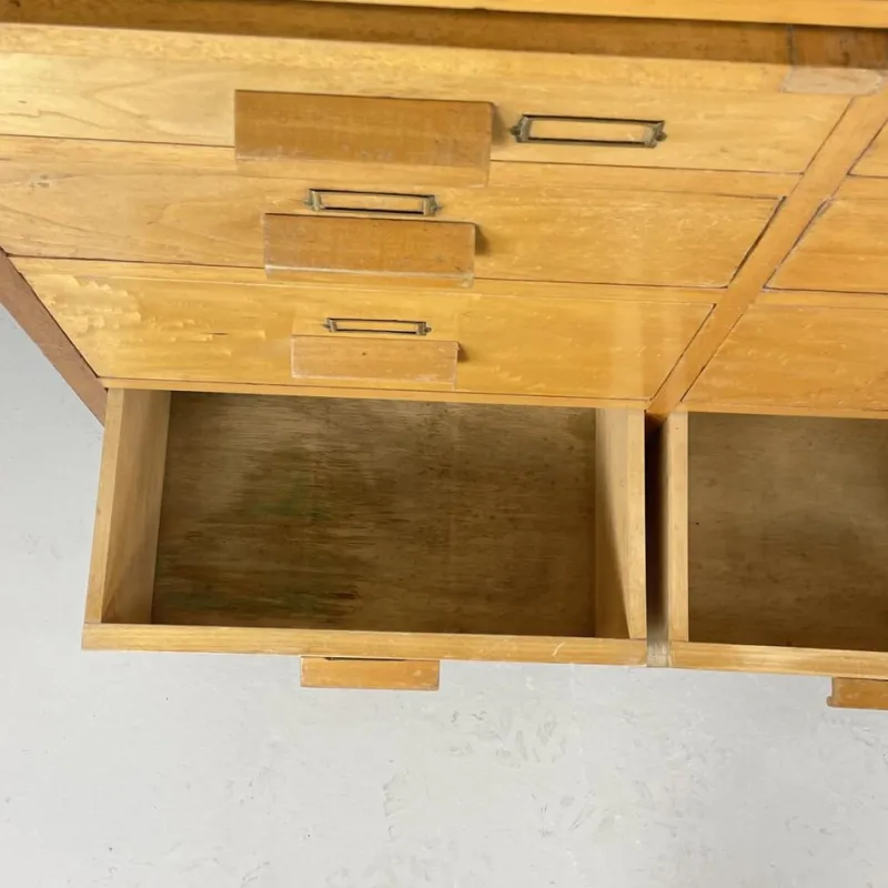Pamono 16 Drawer Oak Shop Counter, 1950s> Worktables & Workbenches