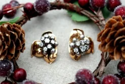 Outlet Pamono 18 Karat Gold and Silver Earrings with Flower-Shaped Brilliant-Cut Diamonds, Set of 2