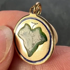 Pamono 9 Karat Rose Gold and Enamel Ivy Leaf Love Charm Pendant, 1930s><noscript><img width=