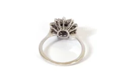 Sale Pamono 18 Karat White Gold and Diamond Flower Ring