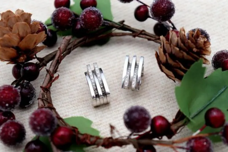 Pamono 18 Karat White Gold Earrings with Alternating Bands and Brilliant-Cut Diamonds, Set of 2