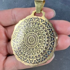 Pamono 18 Karat Yellow Gold and Enamel Notre Dame Paris Rose Window Plique a Jour Pendant Medal, 1980s><noscript><img width=