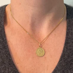 Pamono 18 Karat Yellow Gold Cancer Zodiac Charm Medal Pendant, 1950s><noscript><img width=
