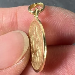 Pamono 18 Karat Yellow Gold Cancer Zodiac Charm Medal Pendant, 1950s><noscript><img width=