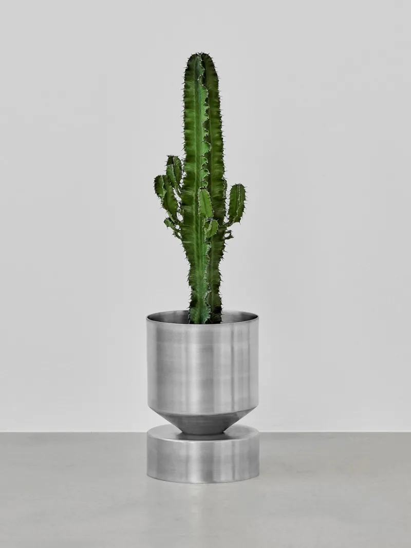 Pamono Ada Raw Small Planter by Llot Llov