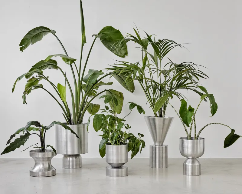 Pamono Ada Raw Small Planter by Llot Llov