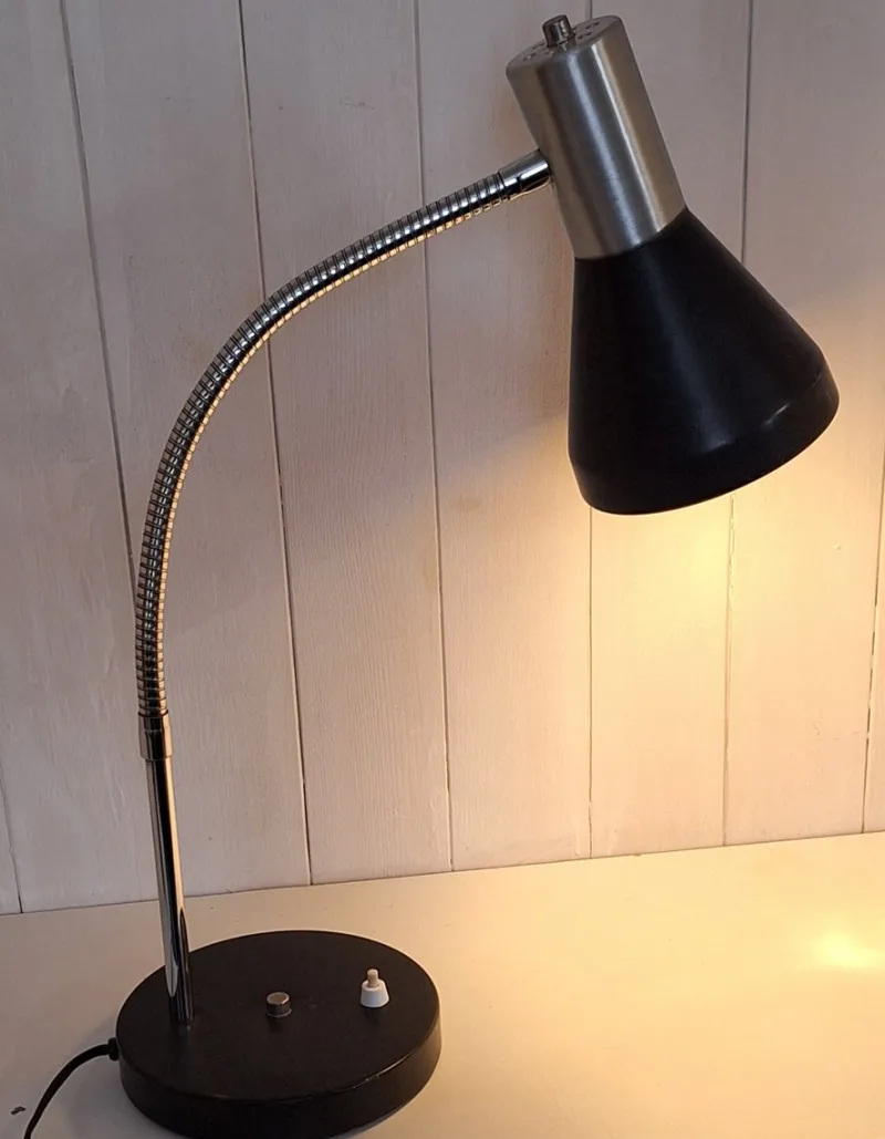 Pamono Adjustable Desk Lamp with Chrome-Plated and Black Painted Metal Frame, 1980s> Table Lamps