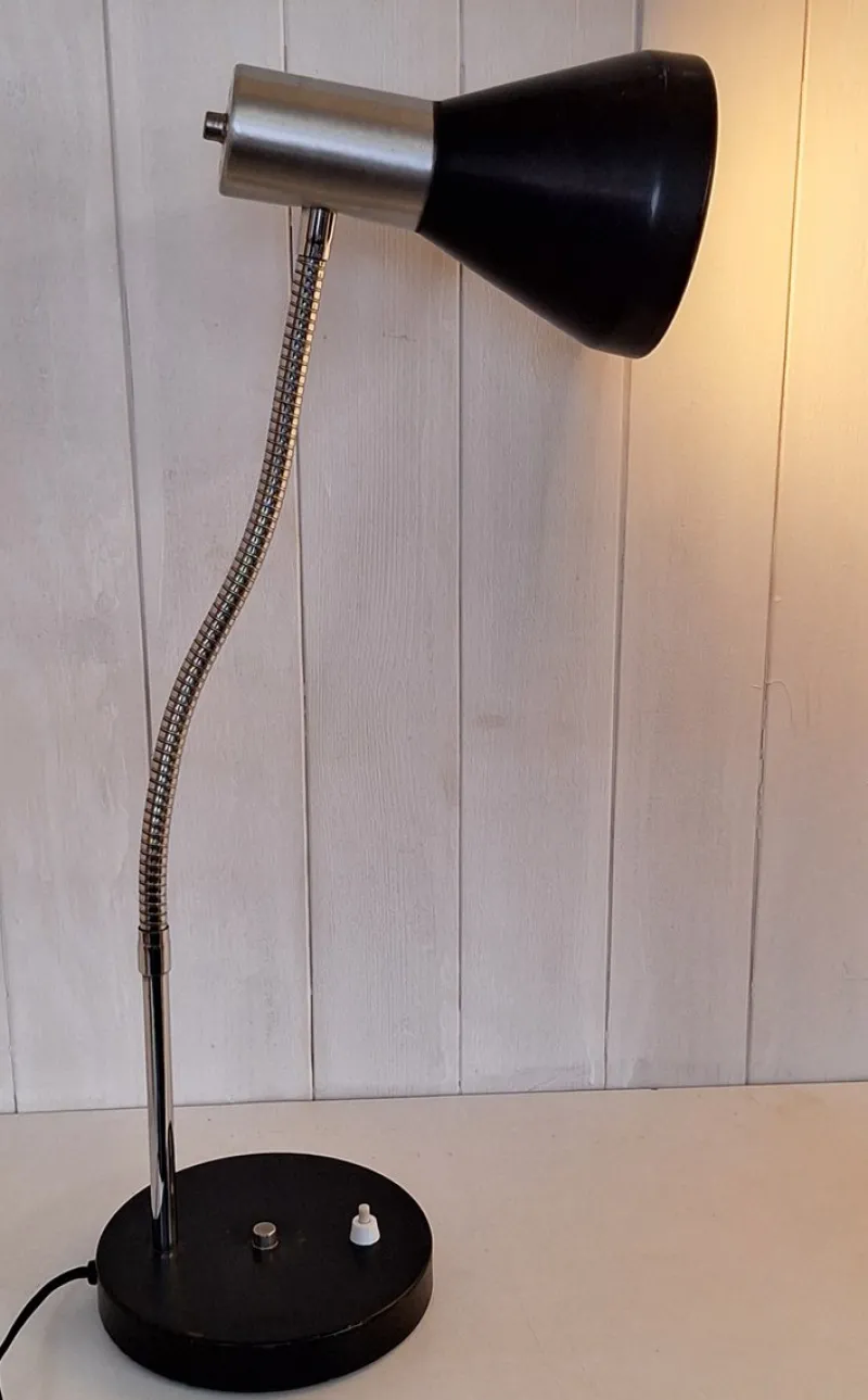 Pamono Adjustable Desk Lamp with Chrome-Plated and Black Painted Metal Frame, 1980s> Table Lamps