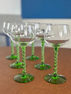 Pamono Alsatian White Wine Glasses with Green Twisted Stem, Set of 6> Glassware