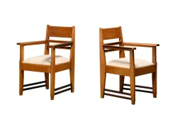 Pamono Amsterdam School Art Deco Armchairs in Oak and Almond Fabric, 1930s, Set of 2> Lounge Chairs & Armchairs