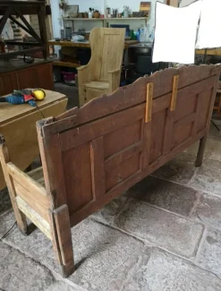 Hot Pamono Anitque Spanish Chestnut Settle Bench, 1880