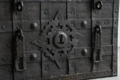 Online Pamono Antique Armada Box or Strongbox in Iron, Early 17th Century