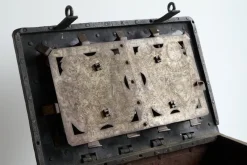 Online Pamono Antique Armada Box or Strongbox in Iron, Early 17th Century