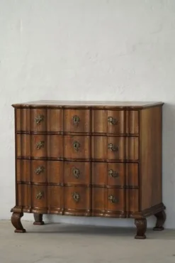 Pamono Antique Baroque Oak Chest of Drawers with Cabriole Legs, Late 18th Century><noscript><img width=
