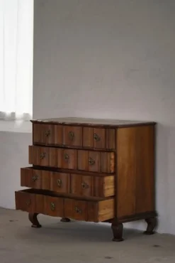 Pamono Antique Baroque Oak Chest of Drawers with Cabriole Legs, Late 18th Century><noscript><img width=