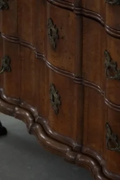Pamono Antique Baroque Oak Chest of Drawers with Cabriole Legs, Late 18th Century><noscript><img width=