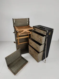 Outlet Pamono Antique Belber Black Leather Steamer Trunk, 1920s