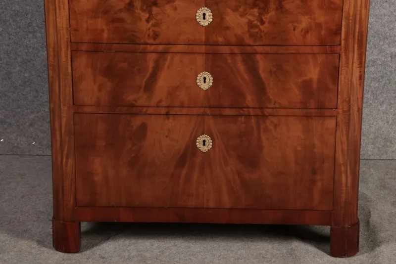 Pamono Antique Biedermeier Chest of Drawers in Mahogany, 1830> Dressers, Commodes & Chests