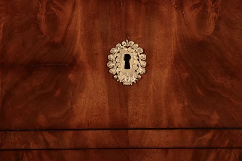 Pamono Antique Biedermeier Chest of Drawers in Mahogany, 1830> Dressers, Commodes & Chests