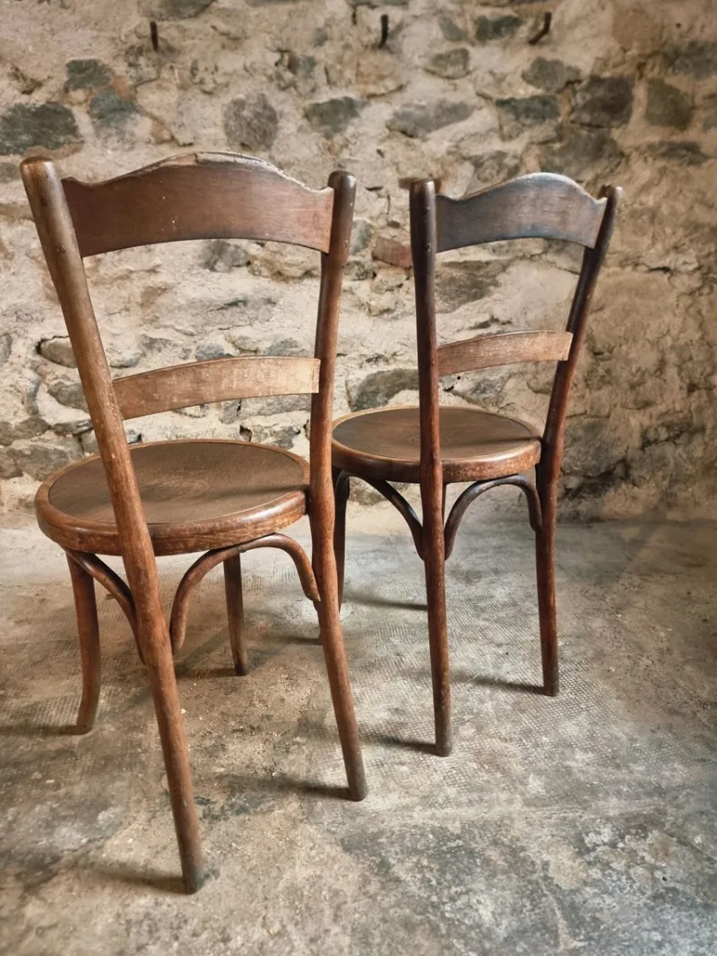 Hot Pamono Antique Bistro Chairs with Pressed Wood Seat and Bentwood Backrest by Michael Thonet for Thonet, Early 1900s, Set of 2