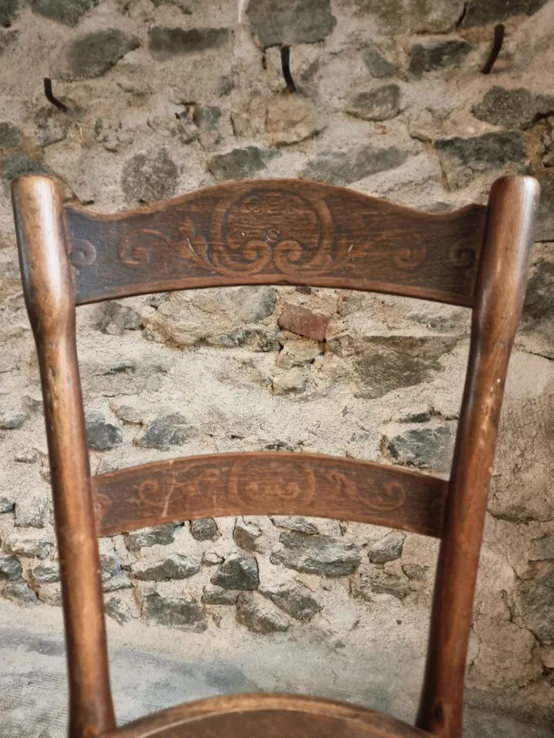 Hot Pamono Antique Bistro Chairs with Pressed Wood Seat and Bentwood Backrest by Michael Thonet for Thonet, Early 1900s, Set of 2