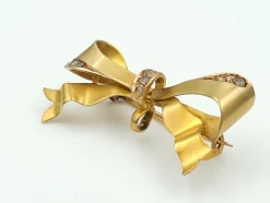 Pamono Antique Brooch in 18-Karat Yellow Gold with Diamonds><noscript><img width=
