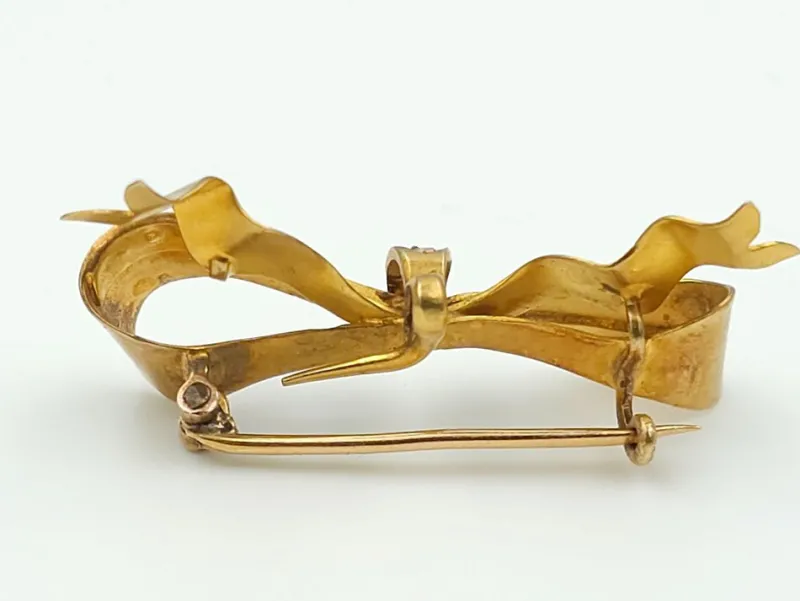 Pamono Antique Brooch in 18-Karat Yellow Gold with Diamonds> Brooches