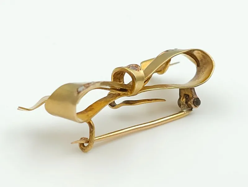 Pamono Antique Brooch in 18-Karat Yellow Gold with Diamonds> Brooches