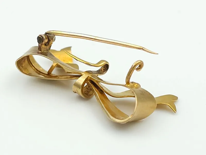 Pamono Antique Brooch in 18-Karat Yellow Gold with Diamonds> Brooches