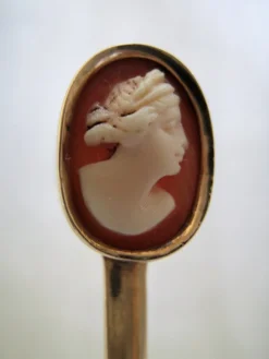 Pamono Antique Cameo 14 Karat Gold Brooch> Brooches