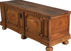 Outlet Pamono Antique Chest in Walnut, 1730