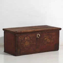 Pamono Antique Chest Painted with Floral Motifs and Iron Lock, 1820s> Trunks Crates & Baskets