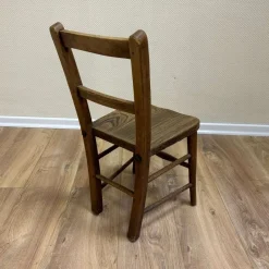 Pamono Antique Children's Chair in Oak><noscript><img width=