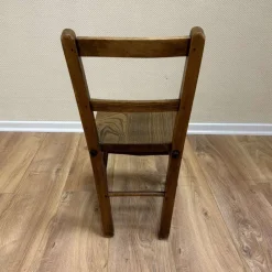 Pamono Antique Children's Chair in Oak><noscript><img width=