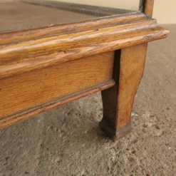 Pamono Antique Display Counter in Oak><noscript><img width=