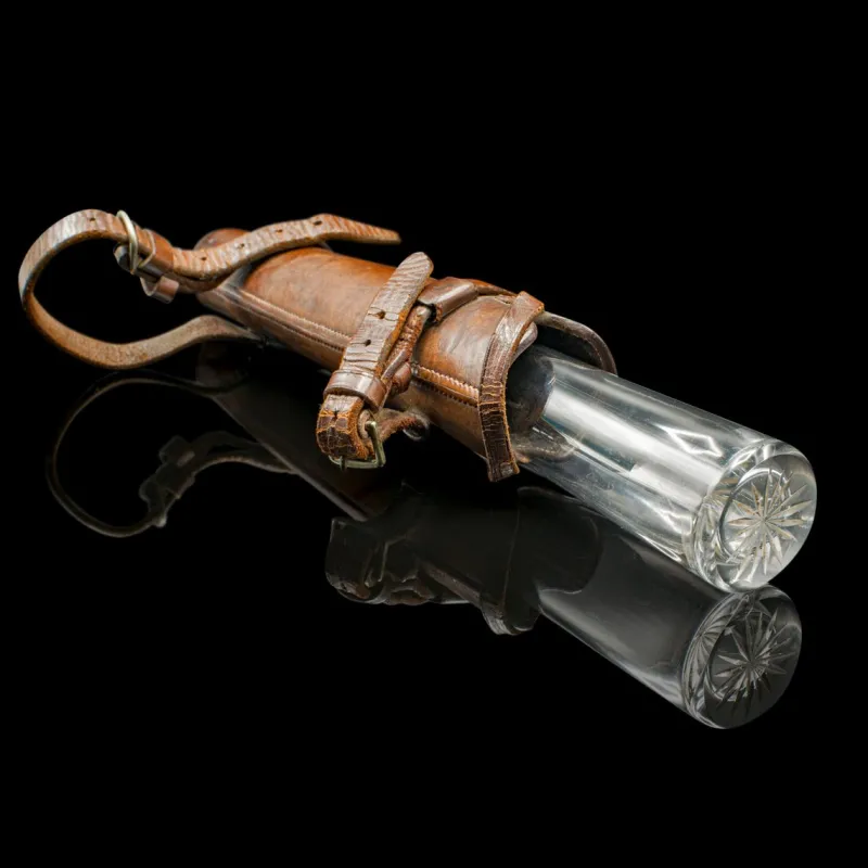 Pamono Antique Edwardian English Glass Explorers Saddle Flask and Leather Case, 1910s, Set of 2> Bottles, Carafes & Jugs