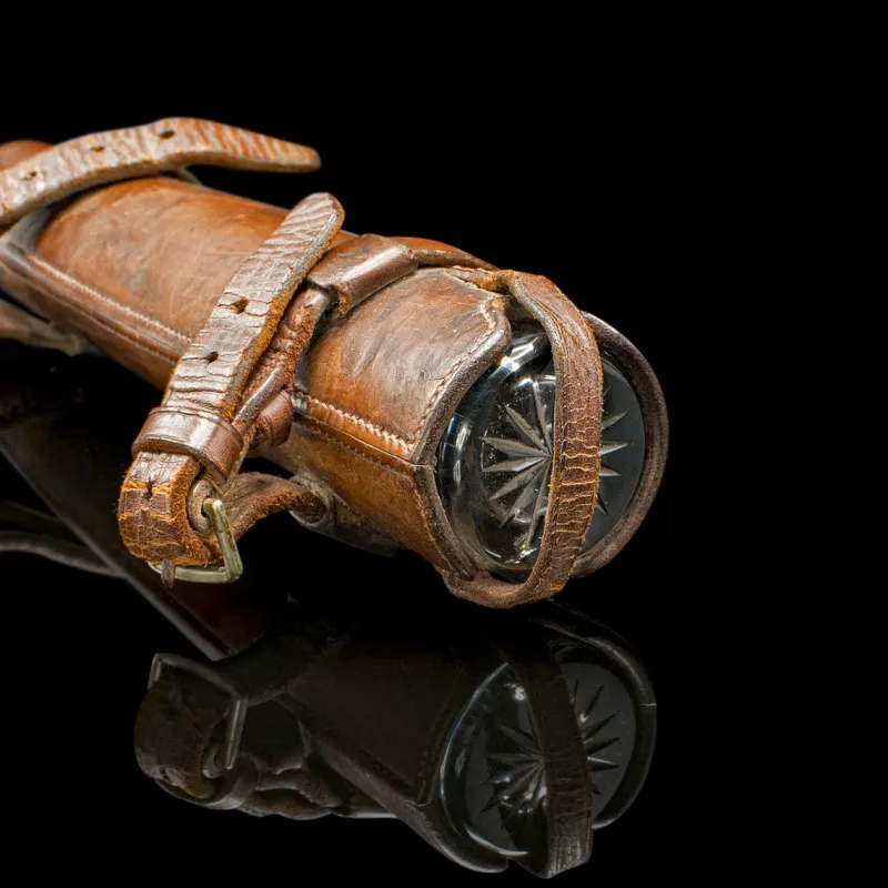 Pamono Antique Edwardian English Glass Explorers Saddle Flask and Leather Case, 1910s, Set of 2> Bottles, Carafes & Jugs