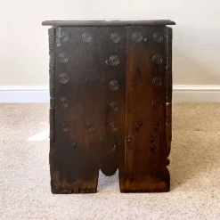 Pamono Antique English Jacobean Carved Chest in Oak, 1650><noscript><img width=