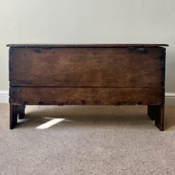 Pamono Antique English Jacobean Carved Chest in Oak, 1650><noscript><img width=
