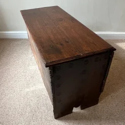 Pamono Antique English Jacobean Carved Chest in Oak, 1650><noscript><img width=