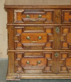Sale Pamono Antique English Oak Chest of Drawers, 1680