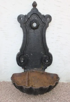 Pamono Antique Fountain in Cast Iron, 1890s> Garden Accessories