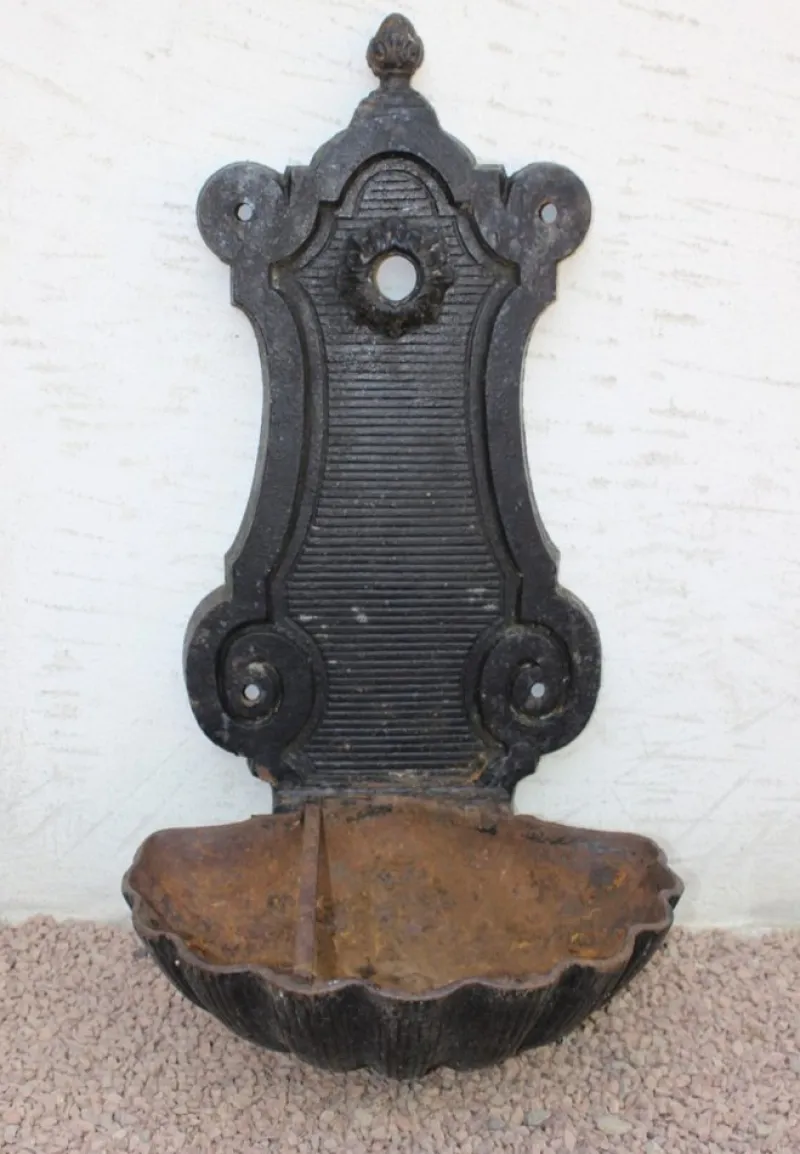 Pamono Antique Fountain in Cast Iron, 1890s> Garden Accessories