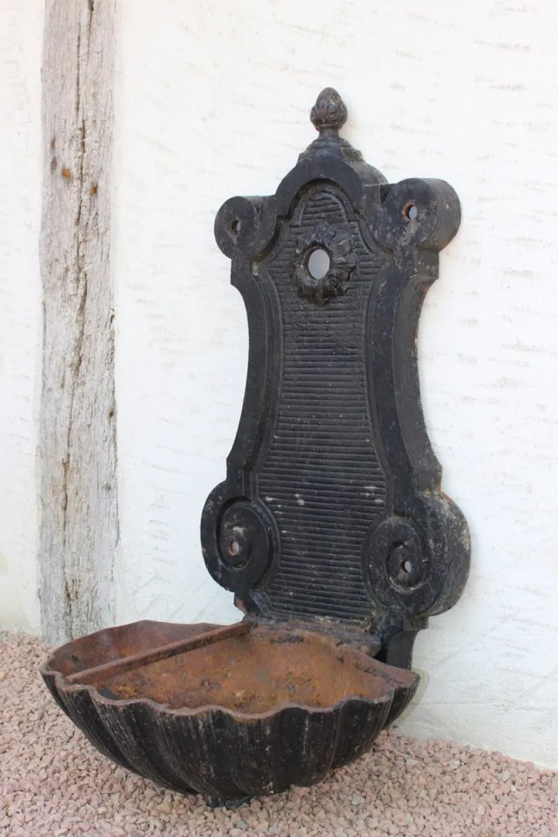 Pamono Antique Fountain in Cast Iron, 1890s> Garden Accessories