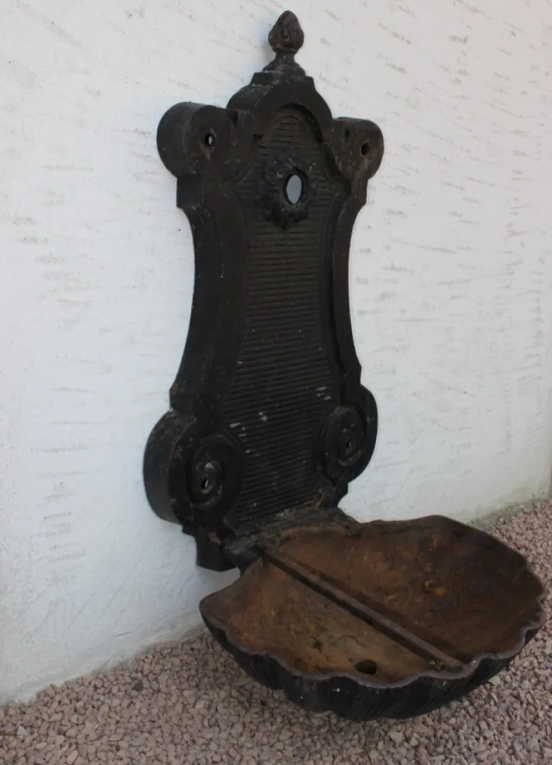 Pamono Antique Fountain in Cast Iron, 1890s> Garden Accessories