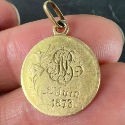 Pamono Antique French 18 Karat Yellow Gold Virgin Mary Medal Pendant><noscript><img width=