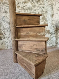 Hot Pamono Antique French Architectural Spiral Staircase Segment in Oak, Early 19th Century