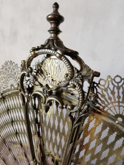 Pamono Antique French Brass Peacock Tail Pare-Feu / Fireplace Screen, 1800s><noscript><img width=