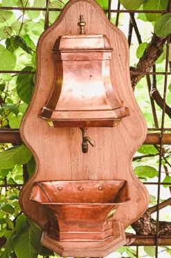 Pamono Antique French Copper and Brass Garden Sink with Wooden Base> Garden Accessories